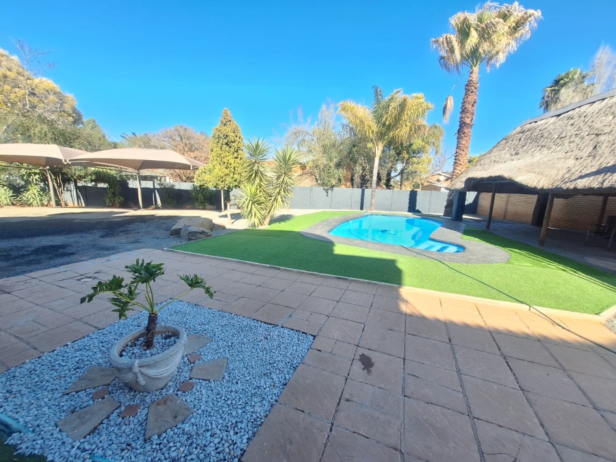 5 Bedroom Property for Sale in Roylglen Gardens Northern Cape